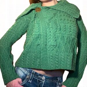 NWOT IRISH WOOL CARRAIGDONN CABLE KNIT MIXED PATTERN WOODEN BUTTON SWEATER